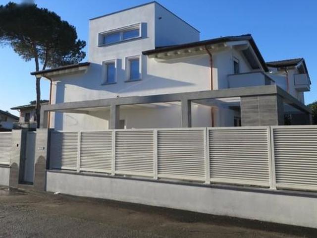 Villa in vendita a Montignoso