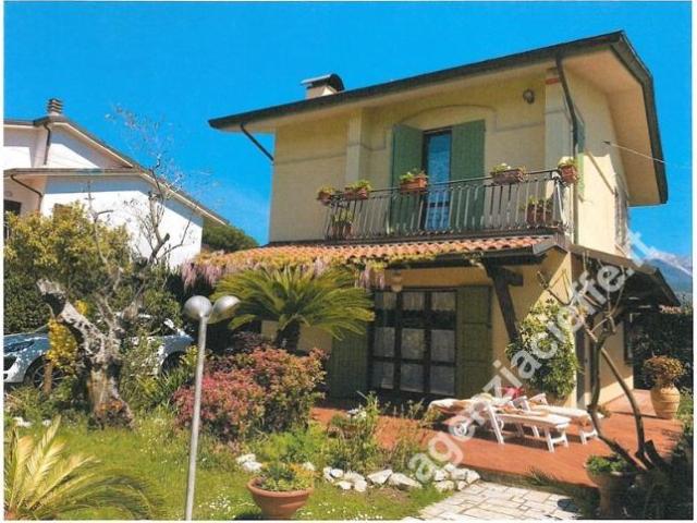 Villa in vendita a Montignoso