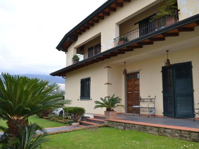 Villa in vendita a Montignoso