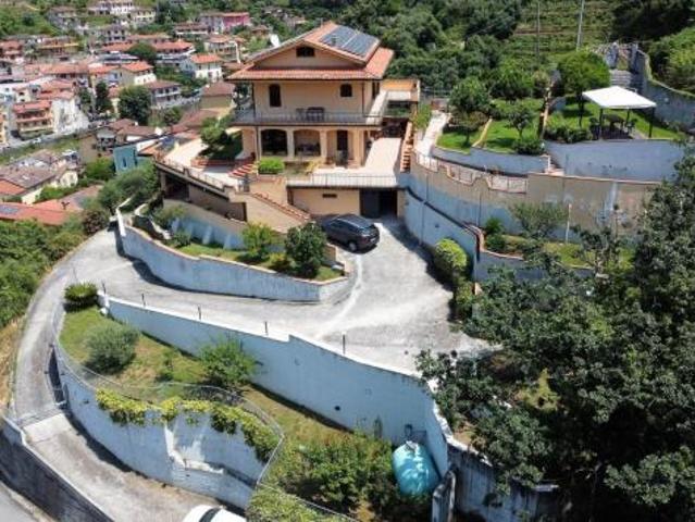 Villa in vendita a Montignoso 350 mq Rif: 1277545