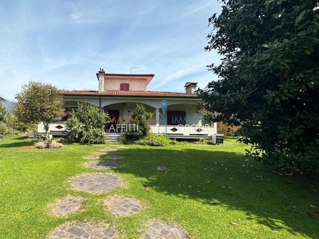 Villa in vendita a Montignoso