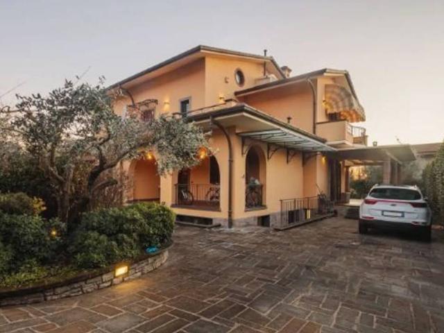Villa in vendita a Montignoso MS