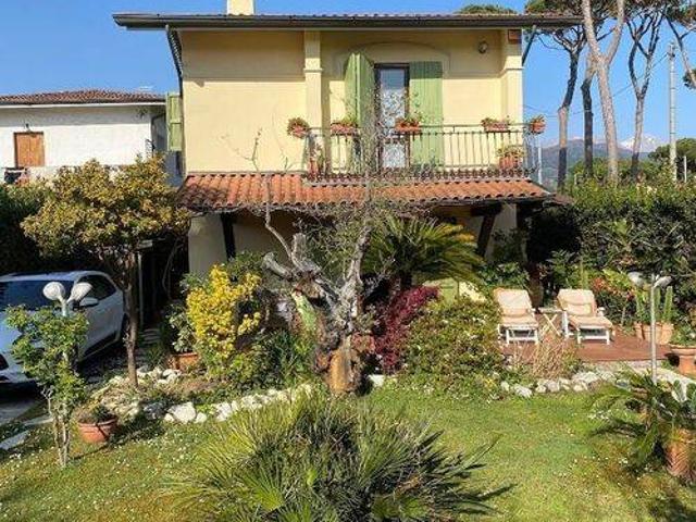 Villa in vendita a Montignoso MS