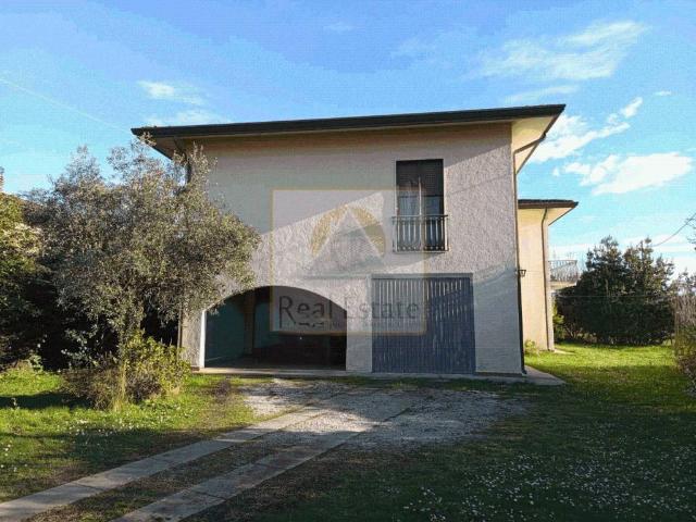 Villa in vendita a Montignoso MS