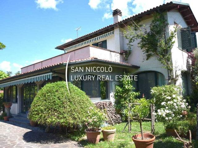 Villa in vendita a Montignoso MS