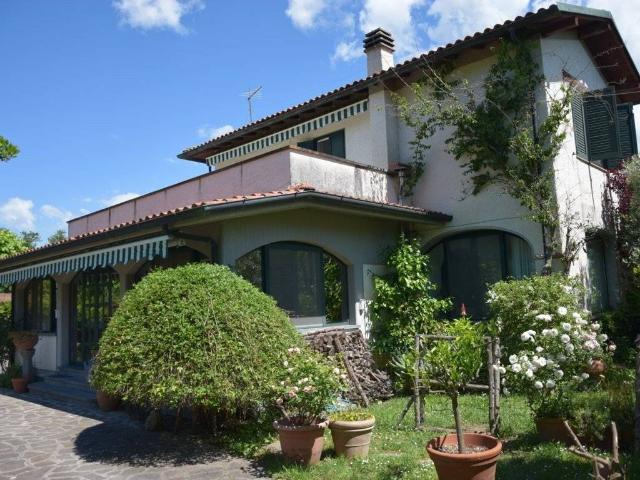 Villa in vendita a Montignoso MS