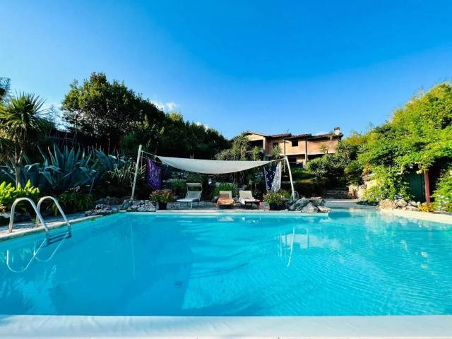 Villa in vendita a Montignoso MS
