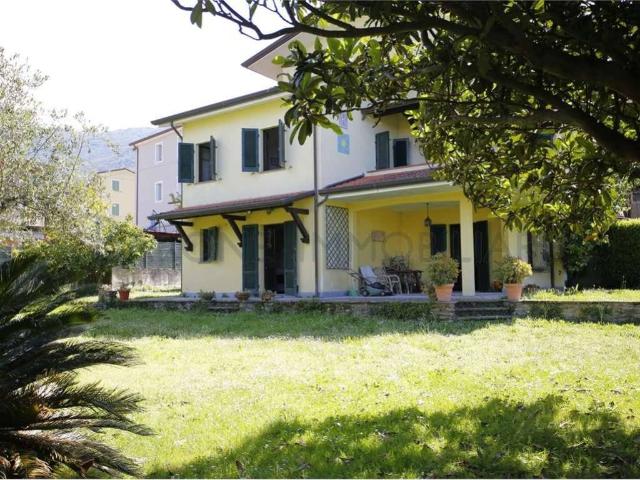 Villa in vendita a Montignoso MS