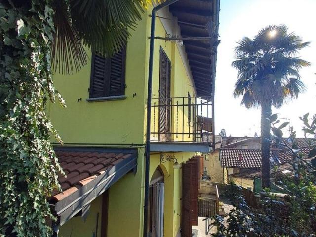 Villa in vendita a Monvalle VA
