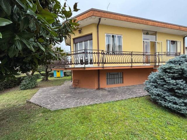 Villa in vendita a Monzambano MN
