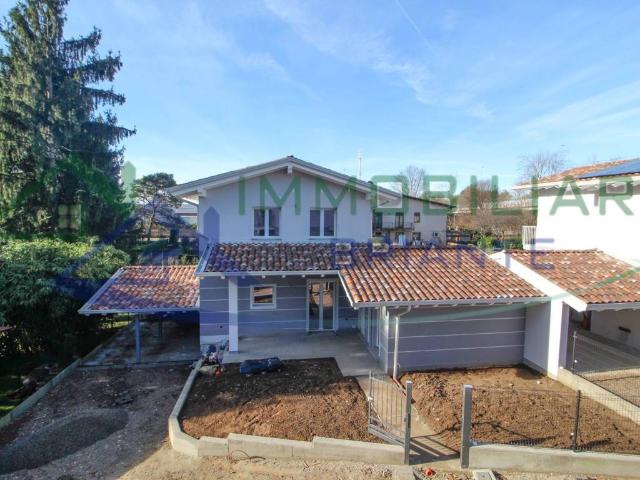 Villa in vendita a Mornago VA