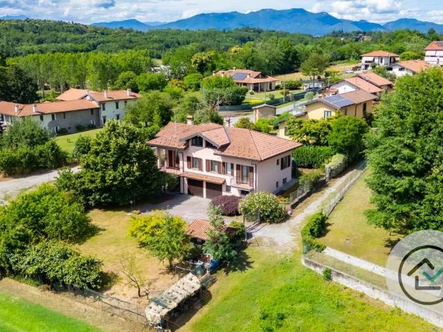 Villa in vendita a Mornago VA