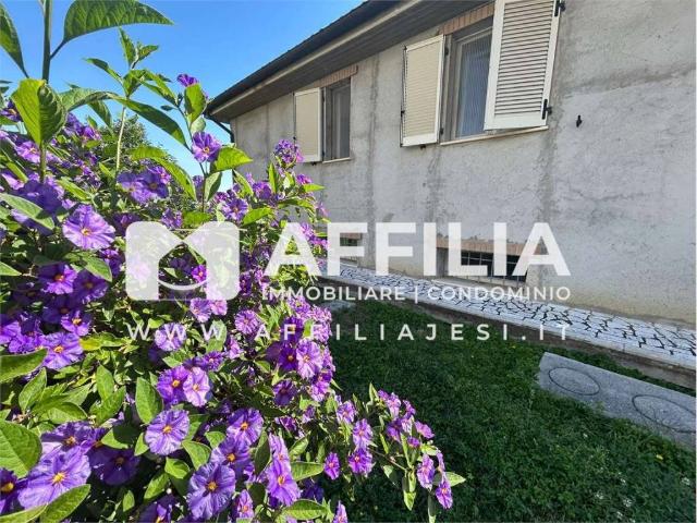 Villa in vendita a Morro d'Alba AN