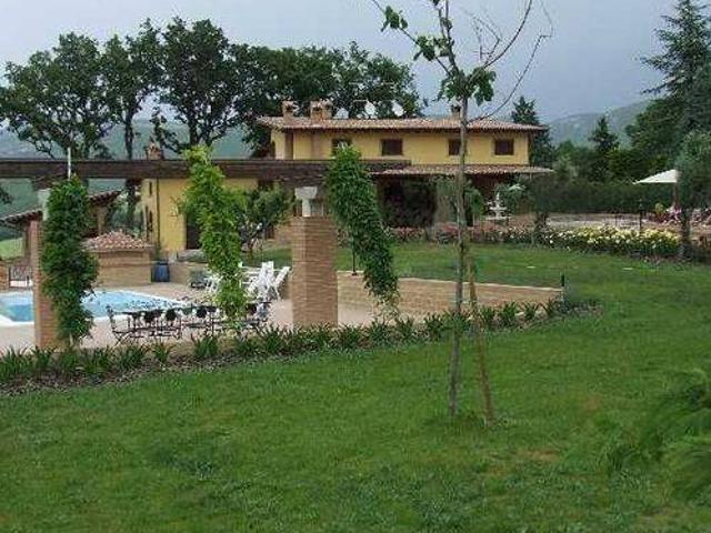 Villa in vendita a Matelica MC