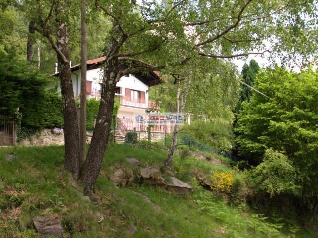 Villa in vendita a Maccagno con Pino e Veddasca VA