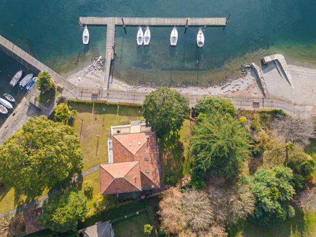 Villa in vendita a Maccagno con Pino e Veddasca VA