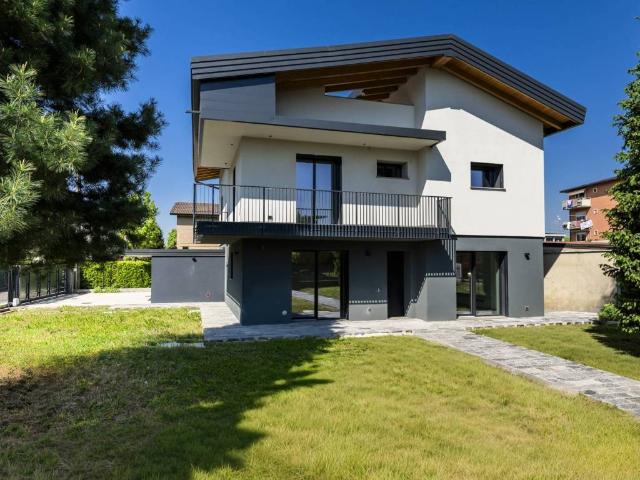 Villa in vendita a Madone BG