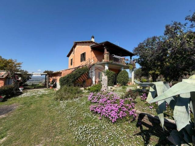 Villa in vendita a Magliano Sabina RI