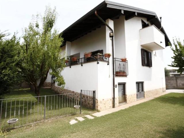 Villa in vendita a Magnago MI