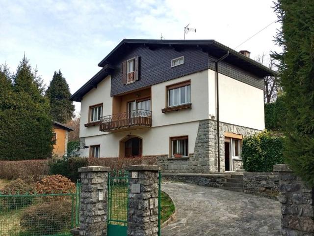 Villa in vendita a Magreglio CO
