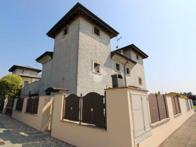 Villa in vendita a Mairago LO