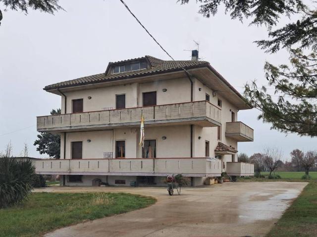 Villa in vendita a Maltignano AP