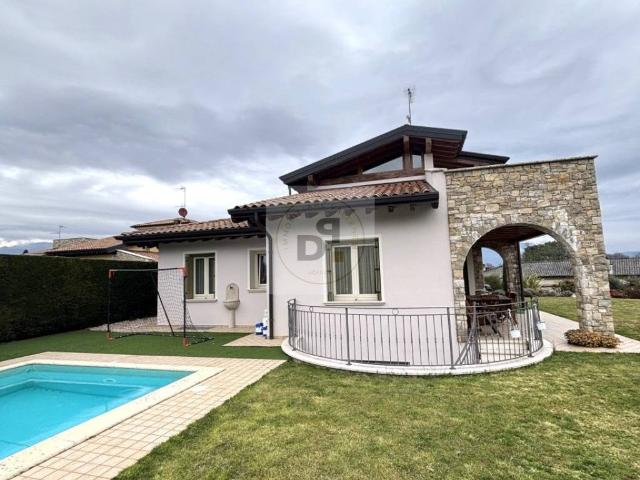 Villa in vendita a Manerba del Garda BS