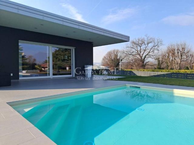 Villa in vendita a Manerba del Garda BS