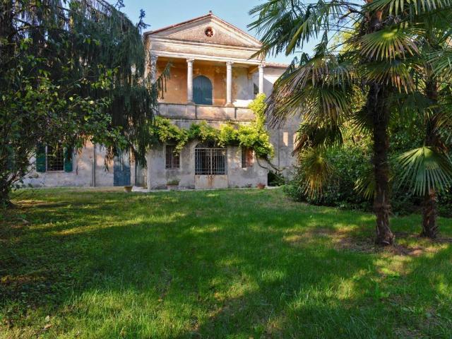 Villa in vendita a Mantova MN