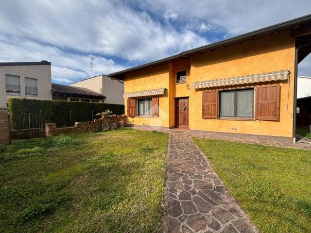 Villa in vendita a Mantova MN