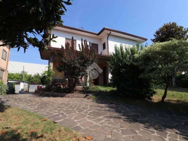 Villa in vendita a Mantova MN
