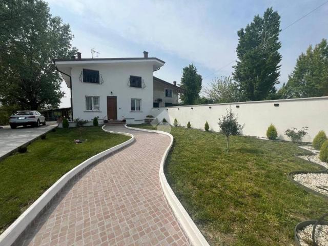 Villa in vendita a Mantova MN