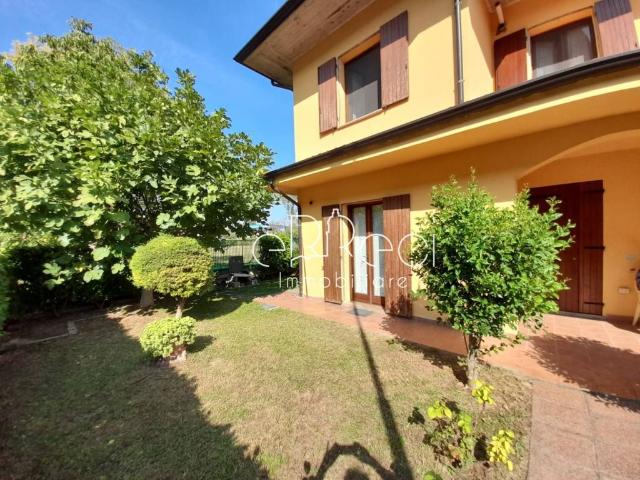 Villa in vendita a Mantova MN