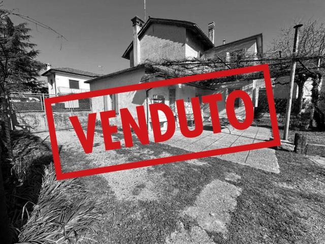 Villa in vendita a Manzano UD
