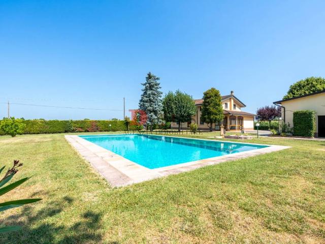 Villa in vendita a Marcaria MN