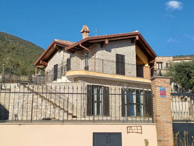 Villa in vendita a Marcellina RM