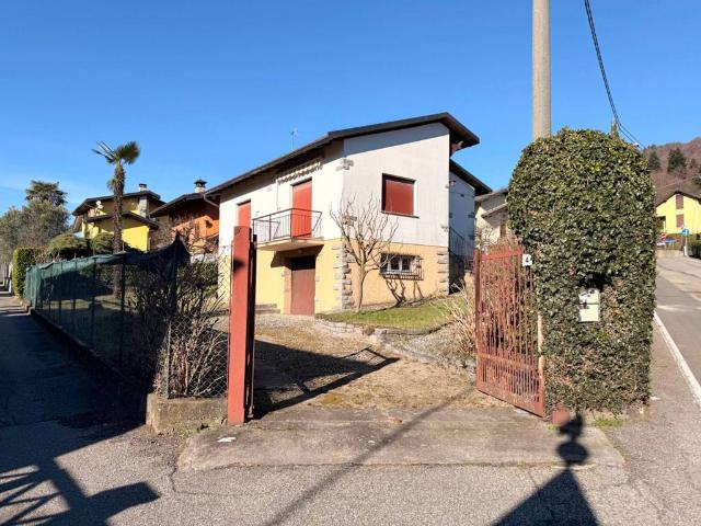 Villa in vendita a Marchirolo VA