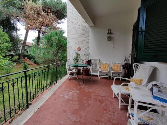 Villa in vendita a Marina di Massa Massa 140 mq Rif: 1016793