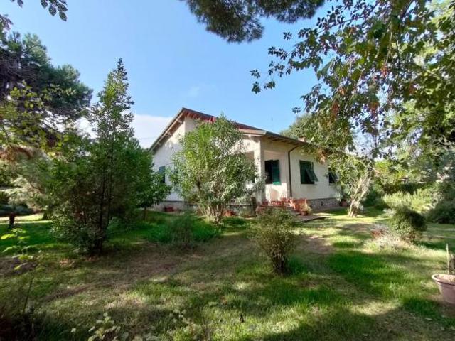 Villa in vendita a Marina di Massa Massa 180 mq Rif: 1346054