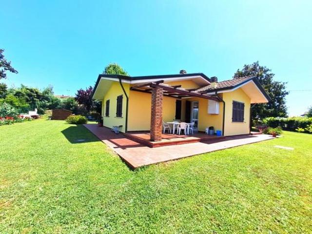 Villa in vendita a Marina di Massa Massa 120 mq Rif: 1145814