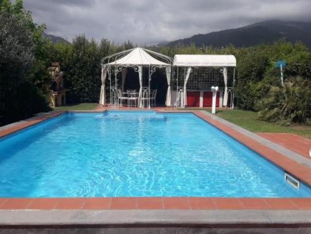 Villa in vendita a Ronchi Massa 348 mq Rif: 928566