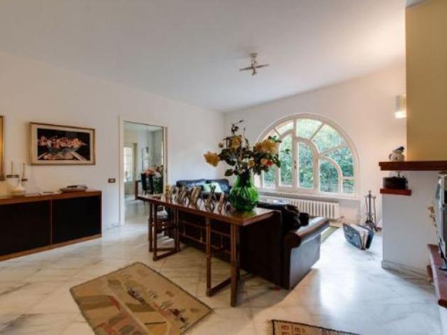 Villa in vendita a Marina di Carrara Carrara 250 mq Rif: 1073879