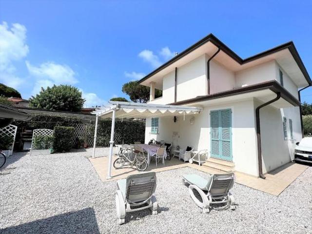Villa in vendita a Marina di Pietrasanta Pietrasanta 150 mq Rif: 1229185