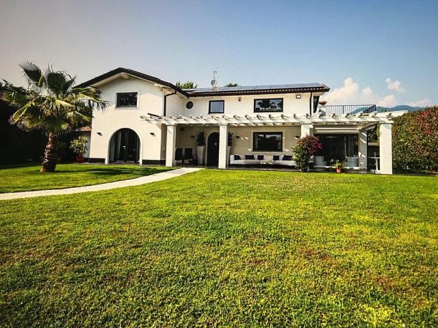 Villa in vendita a Marina di Pietrasanta, Pietrasanta