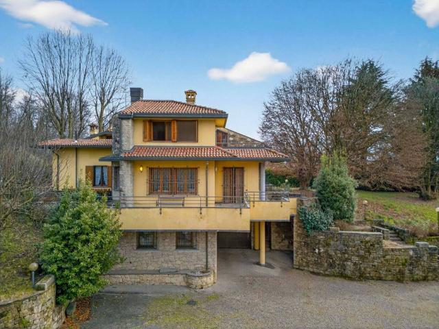Villa in vendita a Mariano Comense CO