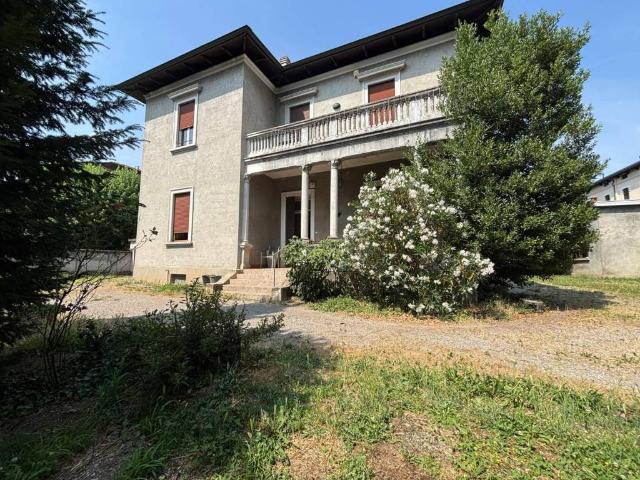 Villa in vendita a Mariano Comense CO