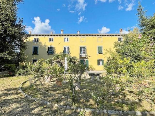 Villa in vendita a Marlia Capannori 2400 mq Rif: 1364775