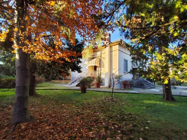 Villa in vendita a Marnate VA
