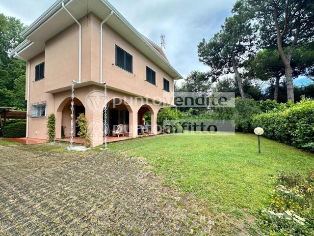 Villa in vendita a Massa