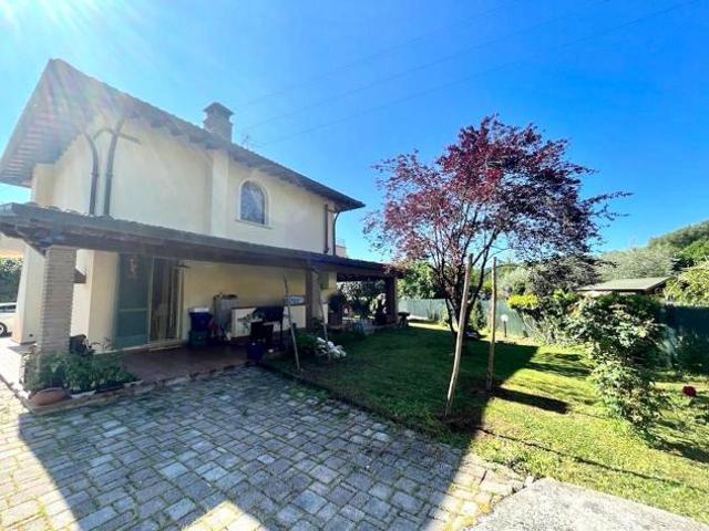 Villa in vendita a Massa 180 mq Rif: 1246701